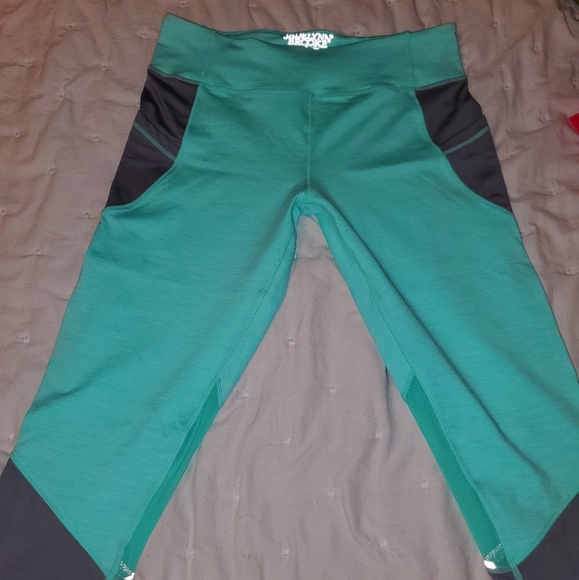 NWOT capri leggings! - Picture 1 of 2